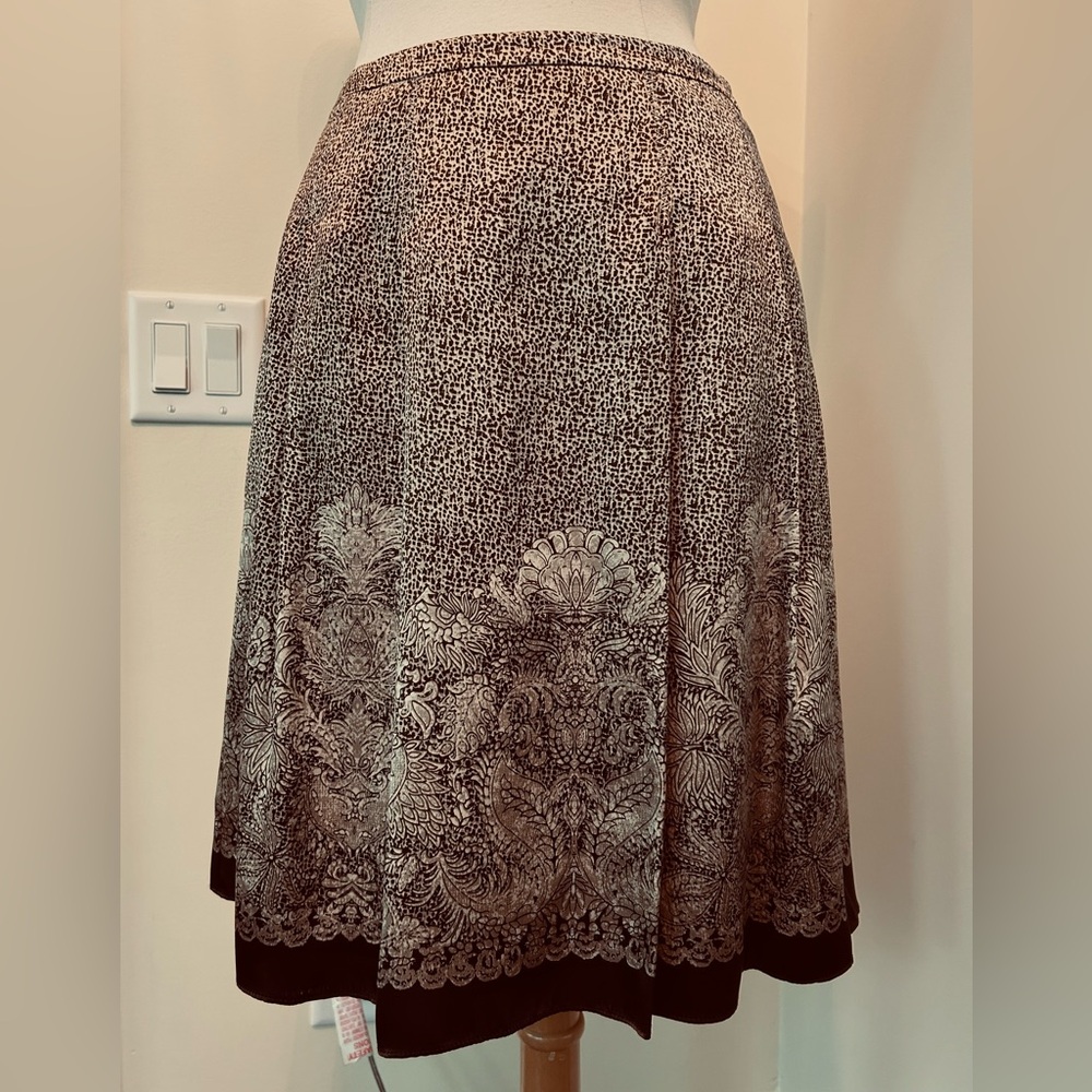 Tahari Knee Length Silk Skirt with Elaborate Leaf Pattern